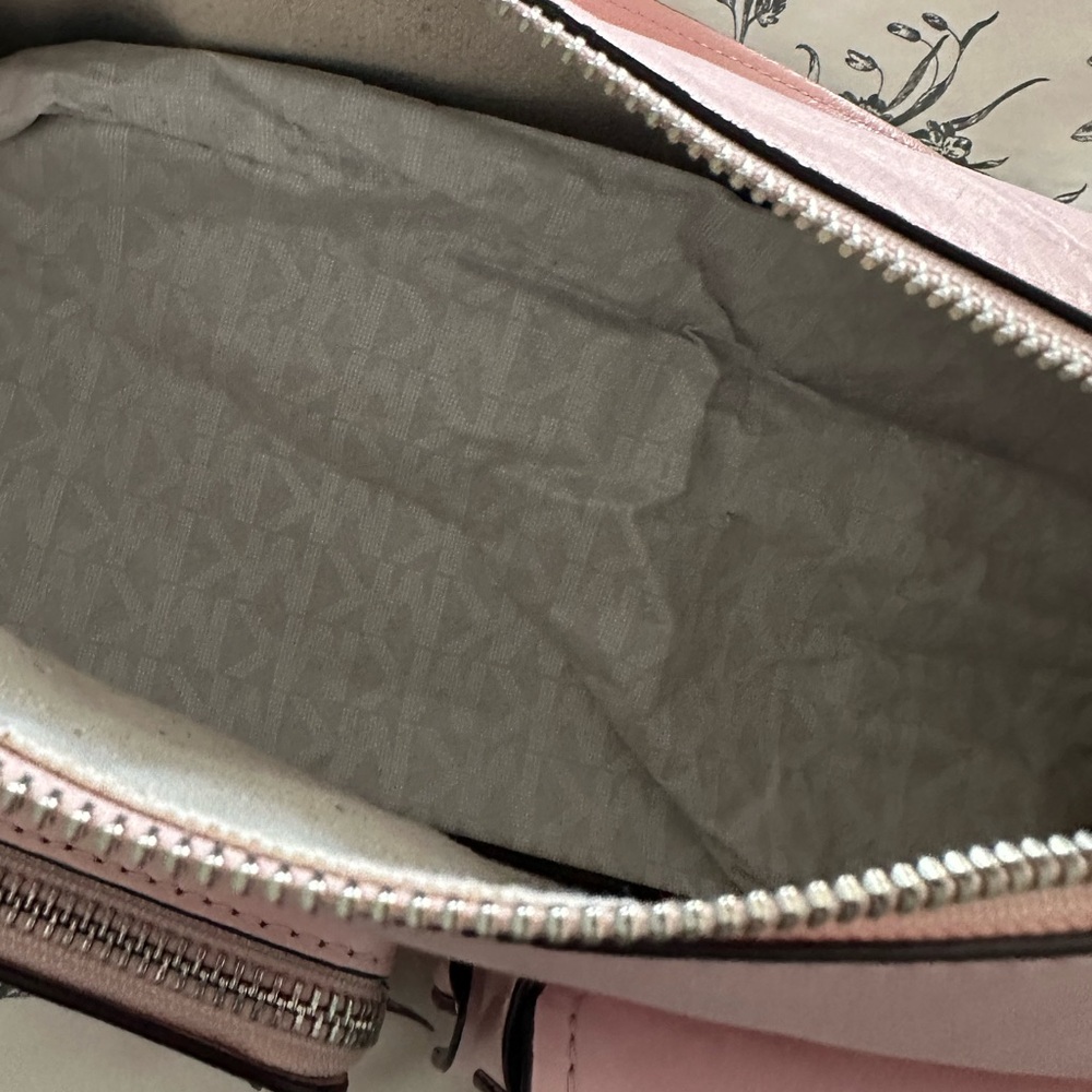 Michael Kors Dakota Bag - Picture 7 of 9